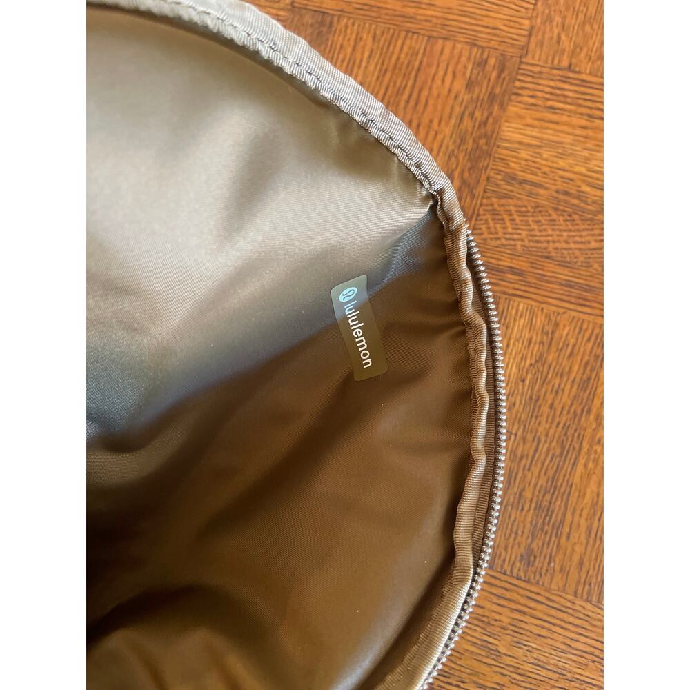 Lululemon Crossbody Festival bag - Picture 7 of 9